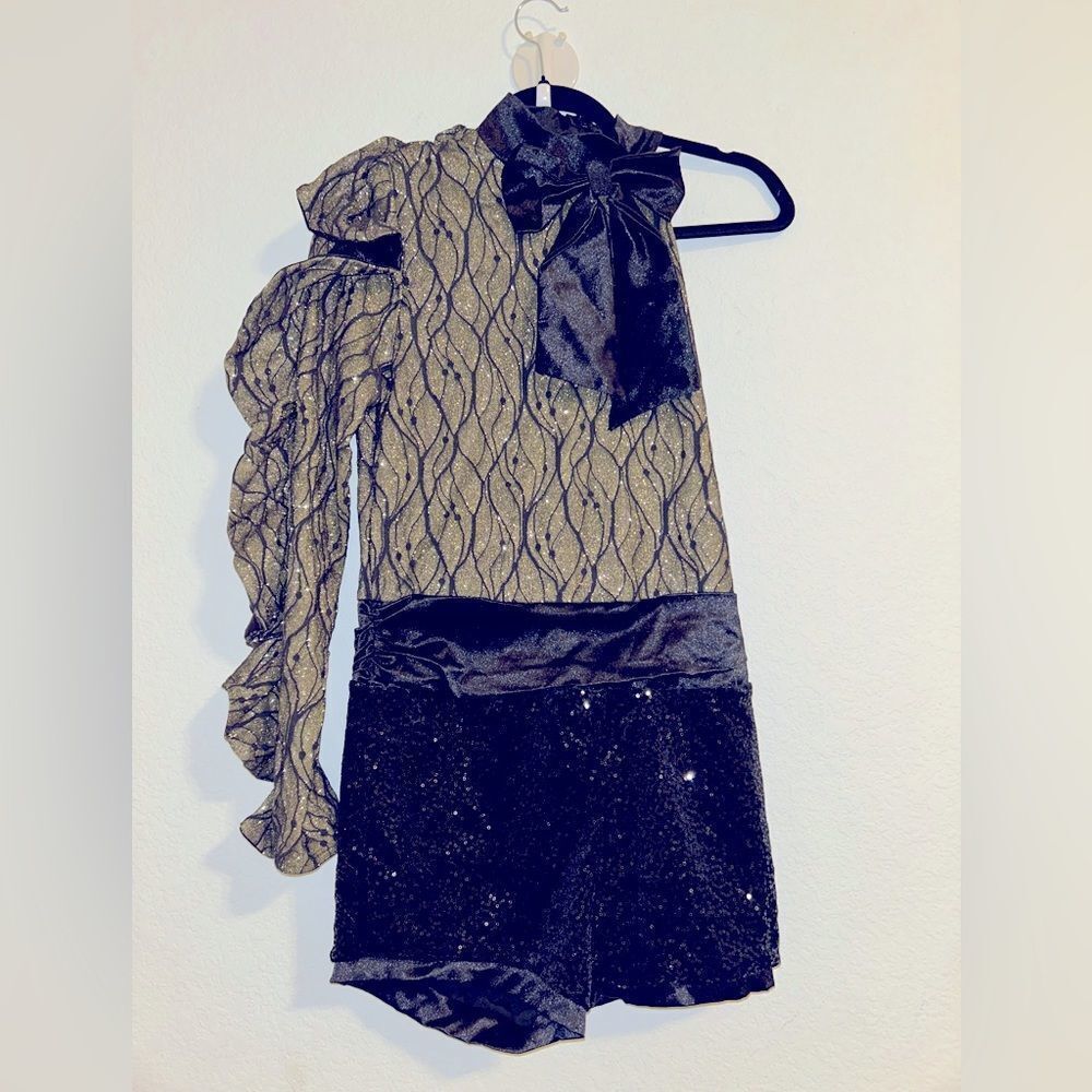 Weissman jumpsuits short one shoulder one long sleeve black gold size XL…
